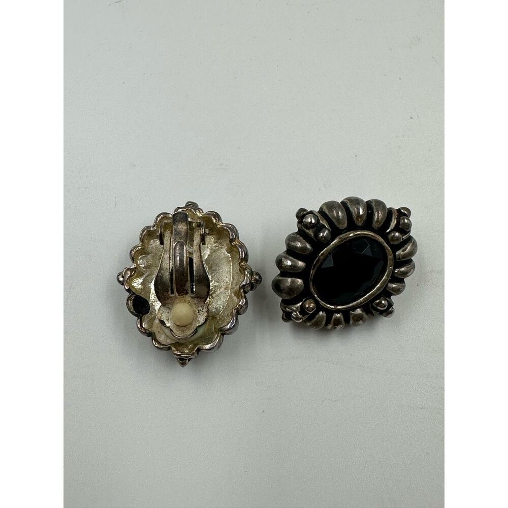 Heavy Huggie clip on earrings ~ vintage 1960s 1970s - Picture 2 of 2